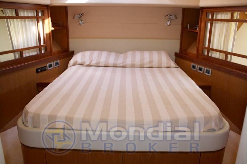 Ferretti 731