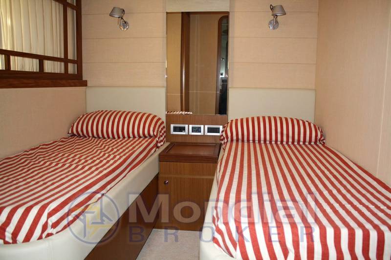 Ferretti 731