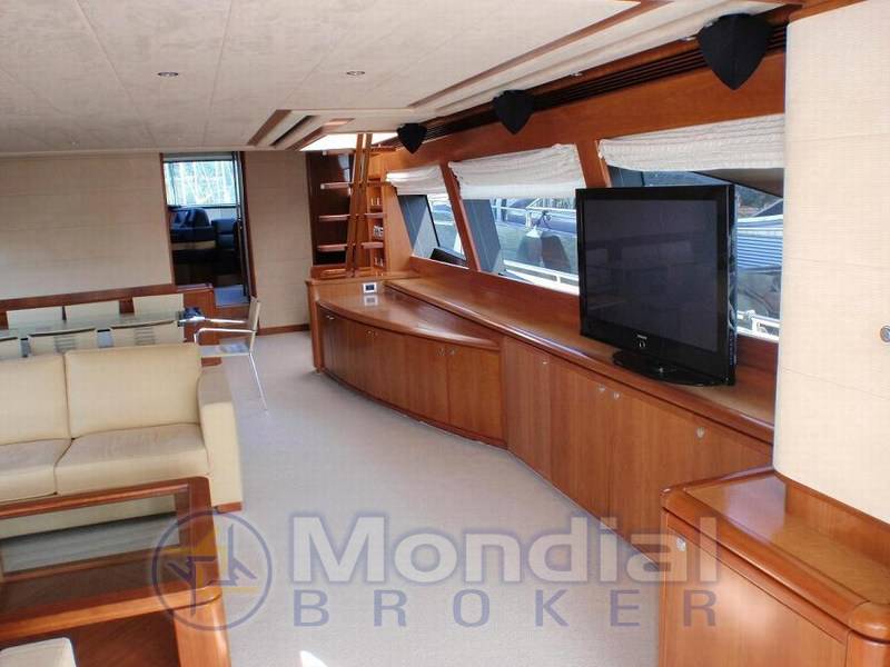 Ferretti 830