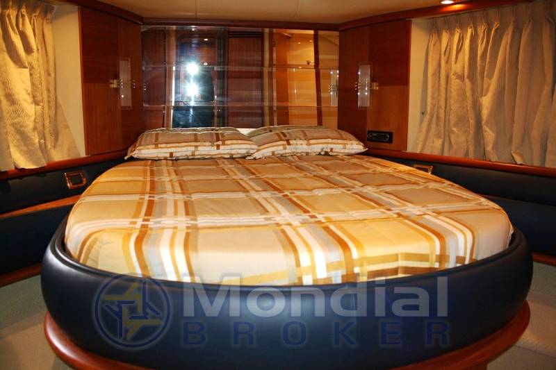 Azimut Az 62' fly