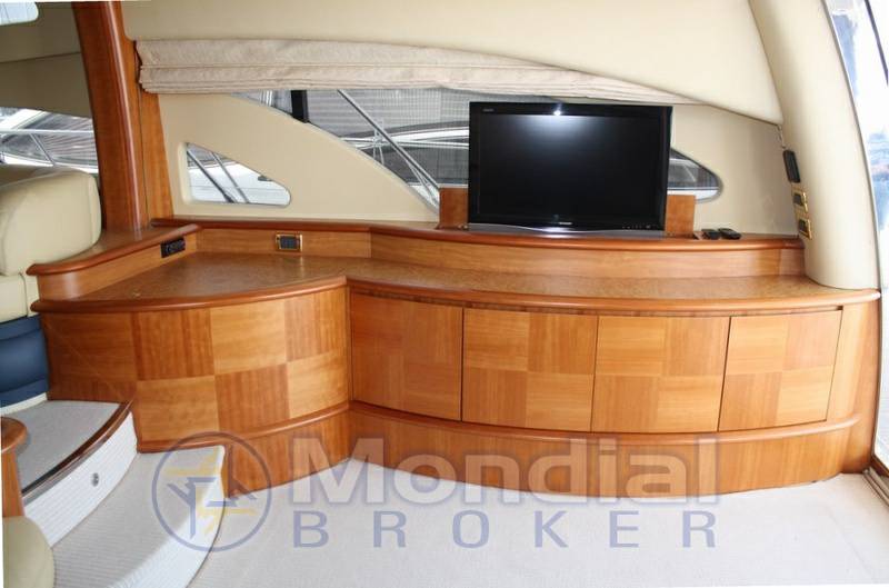 Azimut Az 62' fly