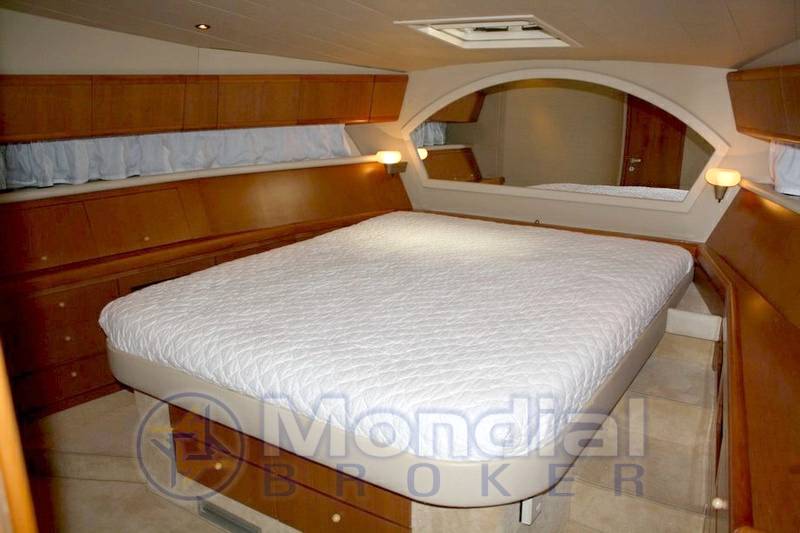 Ferretti Altura 45' fly