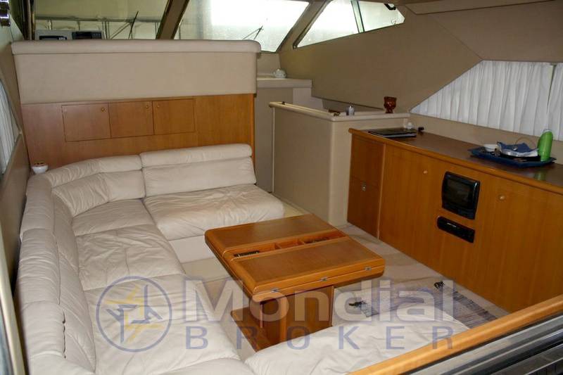 Ferretti Altura 45' fly