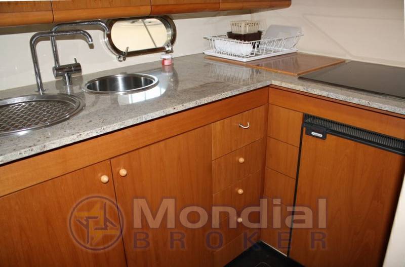 Ferretti Altura 45' fly