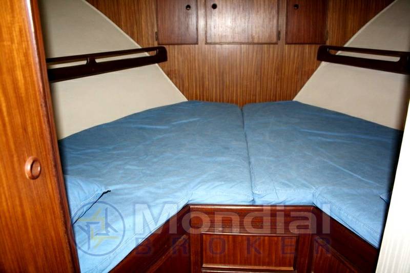 Hatteras 36' convertible