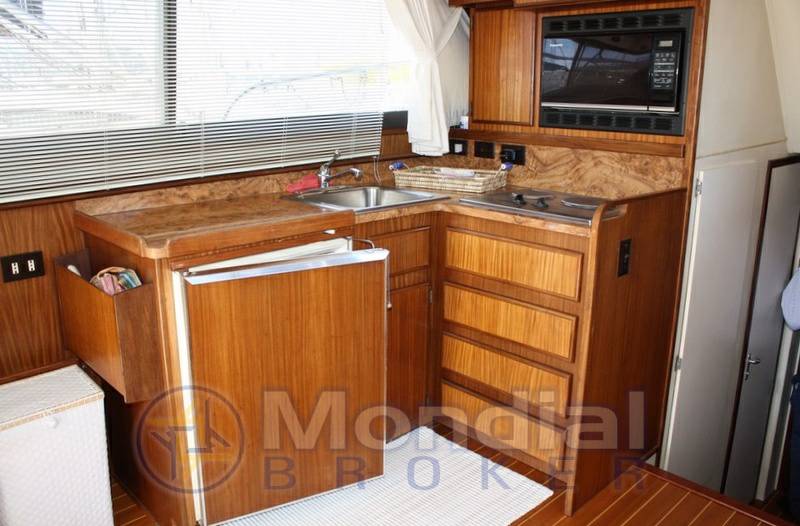 Hatteras 38' convertible