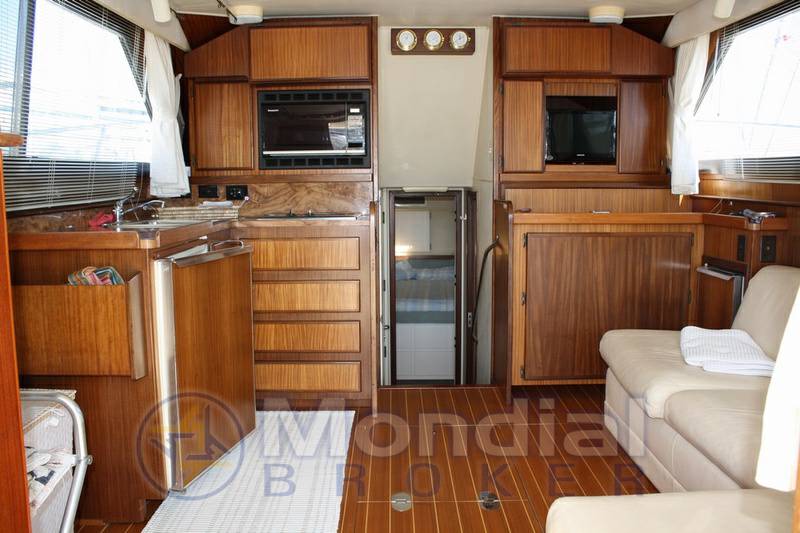 Hatteras 38' convertible
