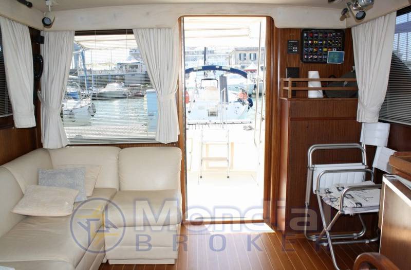 Hatteras 38' convertible