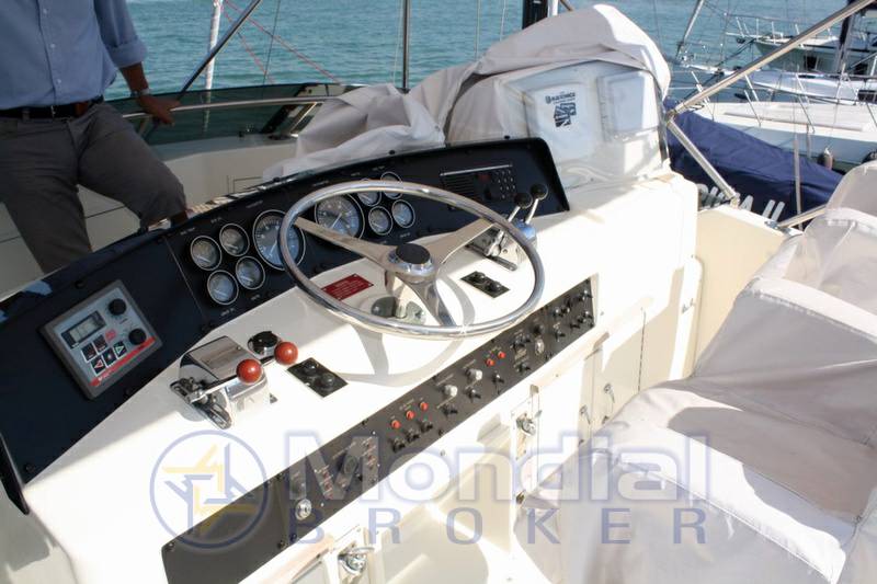 Hatteras 38' convertible