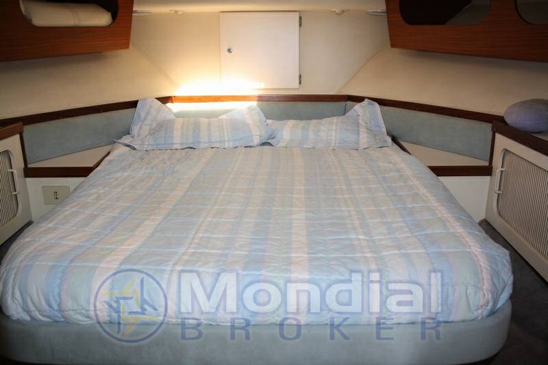 Hatteras 38' convertible