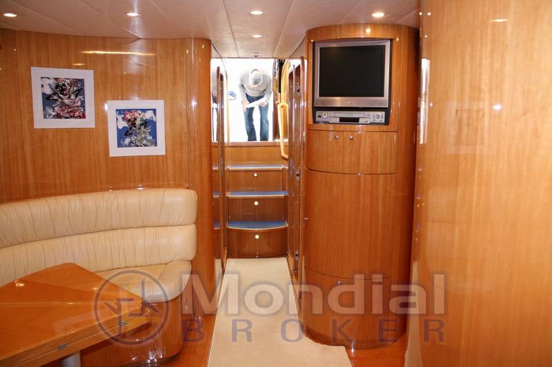 Uniesse 57' open