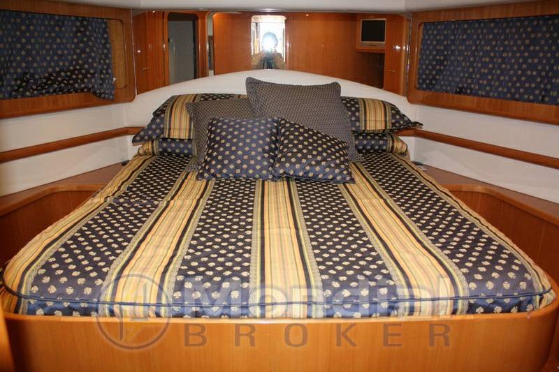 Uniesse 57' open