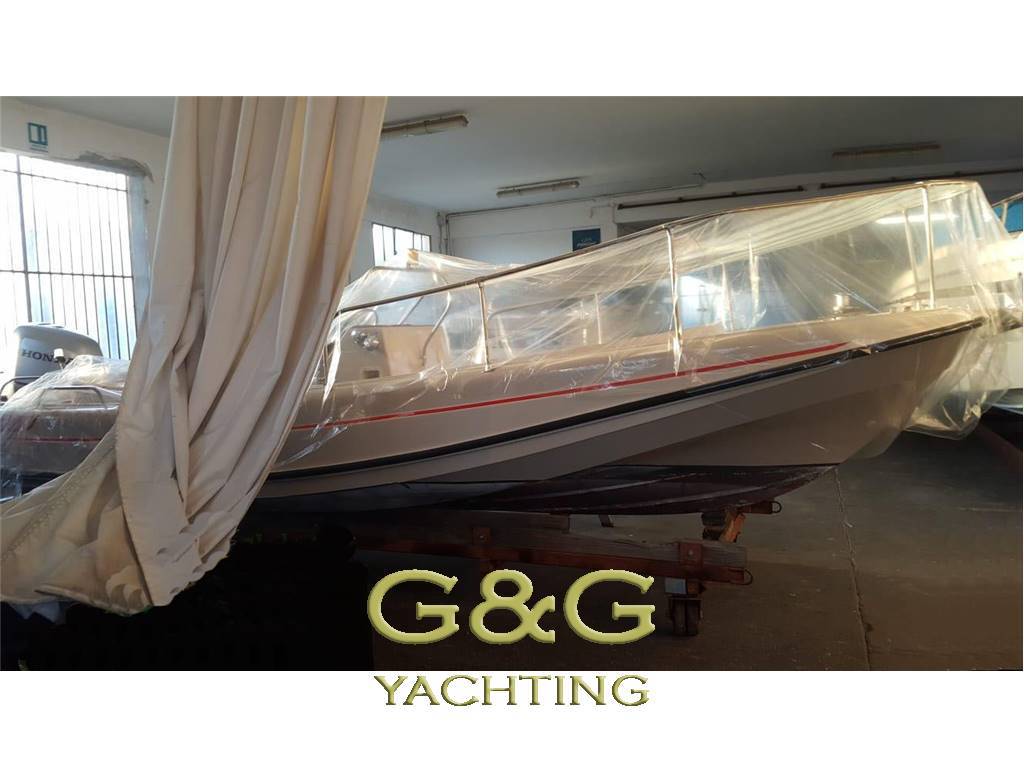 Boston whaler Outrage 21