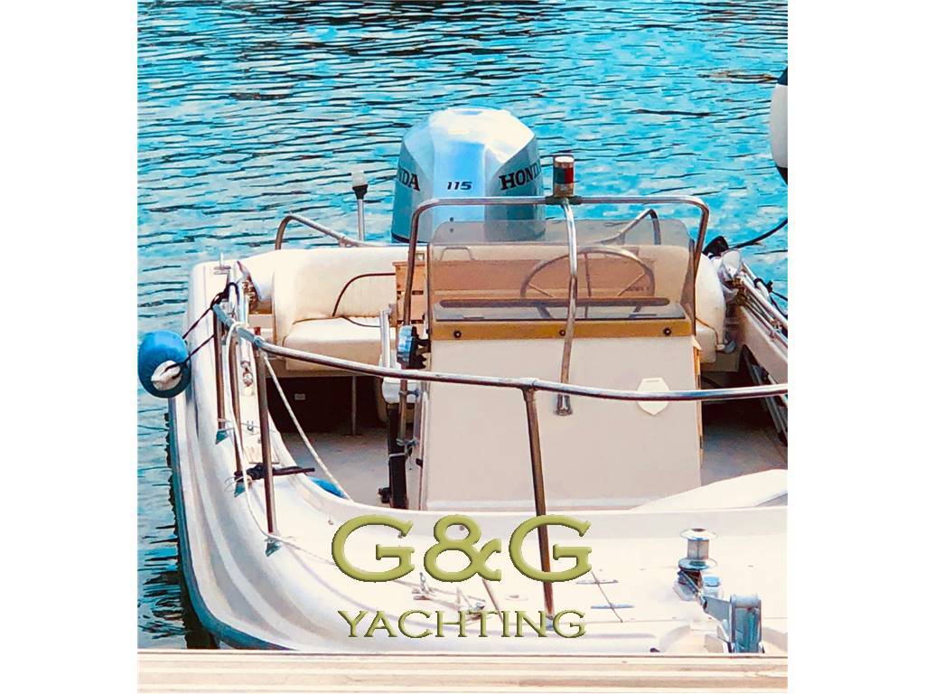 Boston whaler Outrage 21