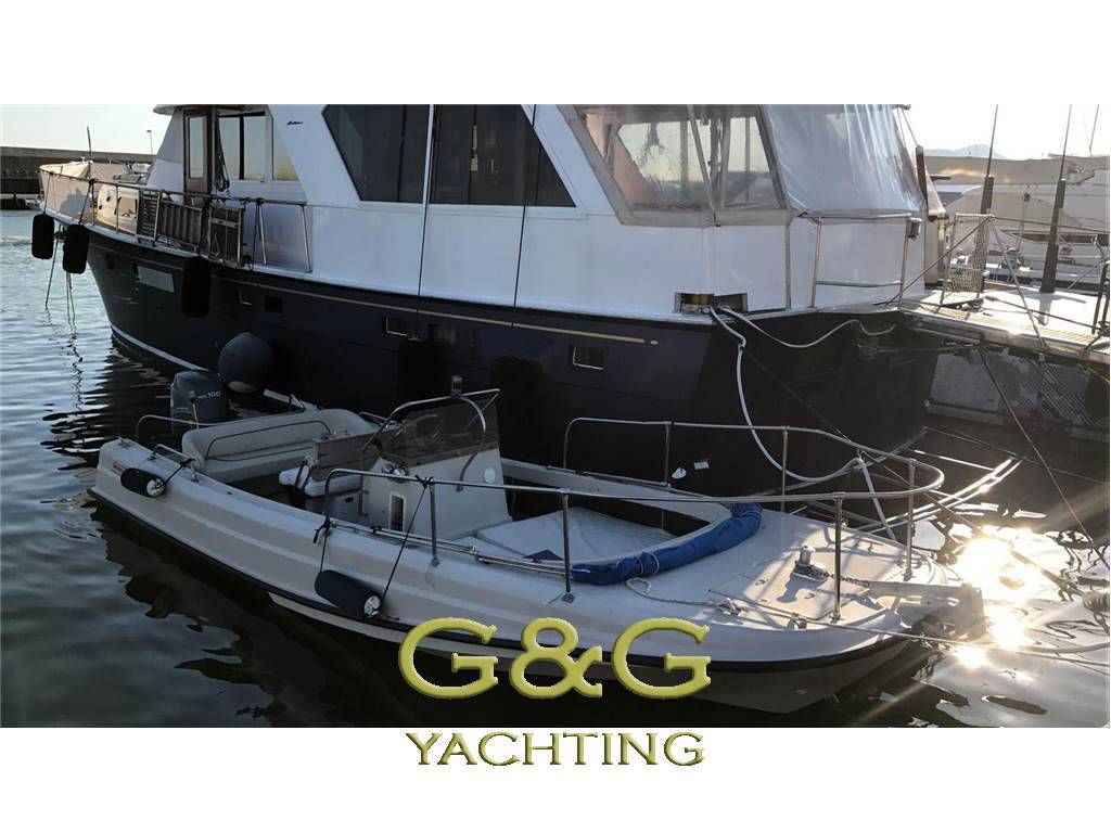 Boston whaler Outrage 21