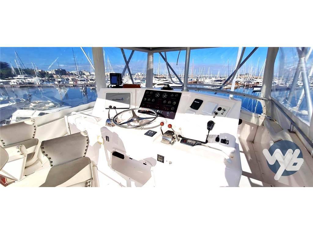 Bertram yacht 43' convertible