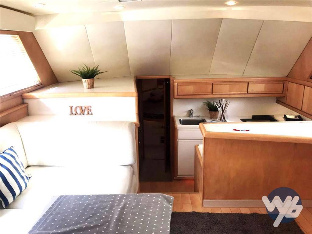 Bertram yacht 43' convertible