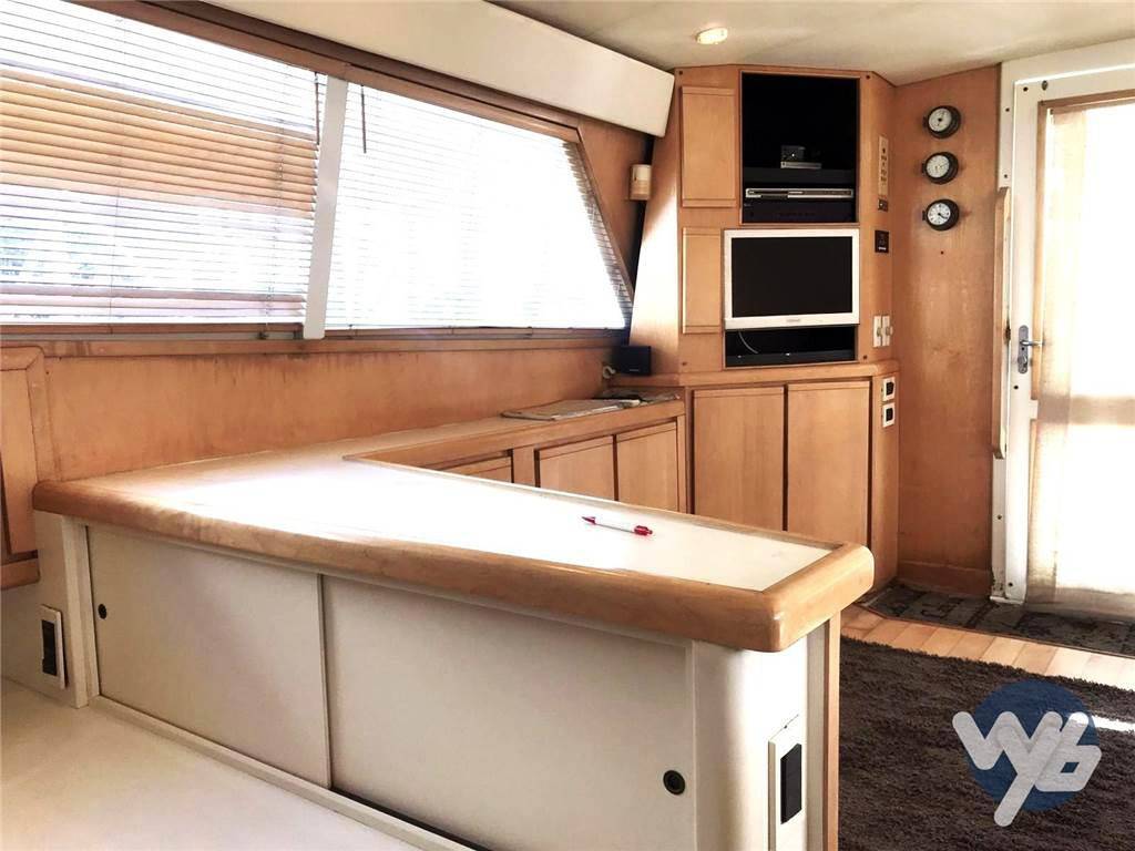 Bertram yacht 43' convertible