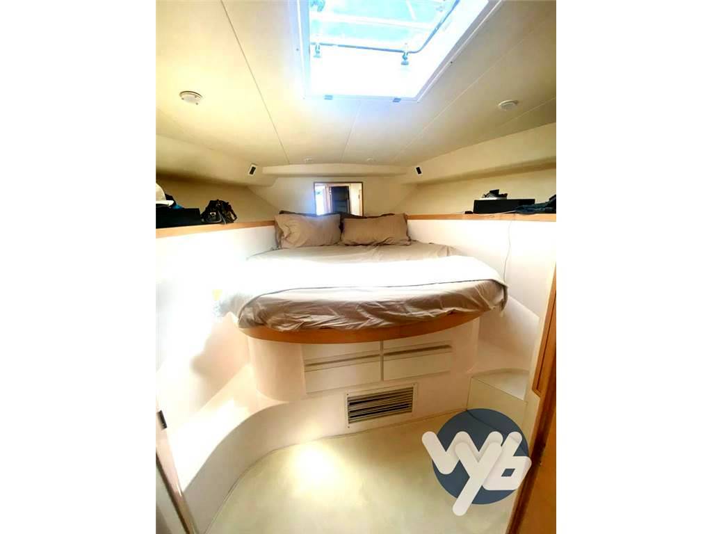 Bertram yacht 43' convertible