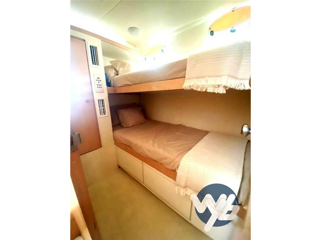 Bertram yacht 43' convertible
