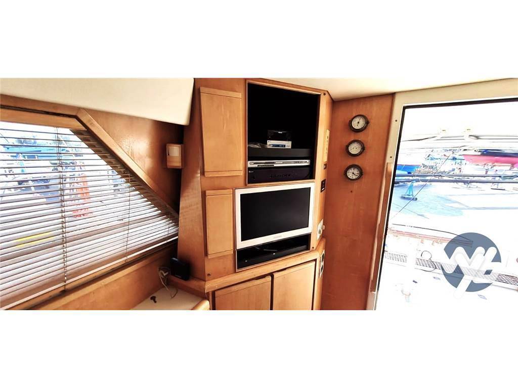 Bertram yacht 43' convertible