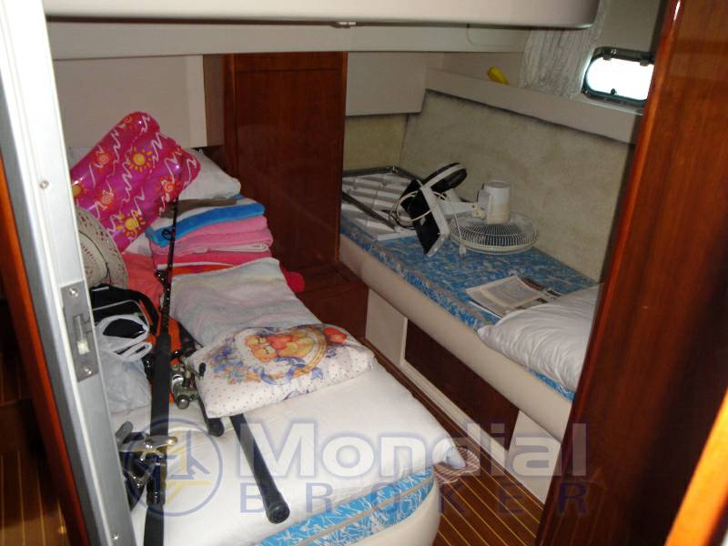 Azimut Az 40