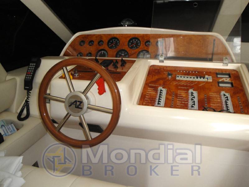 Azimut Az 40