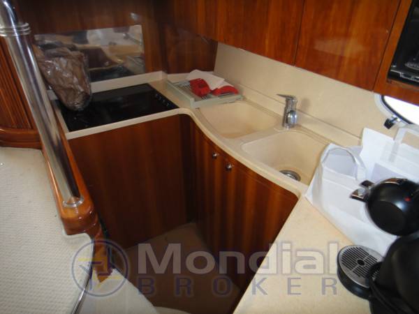 Azimut 46 fly