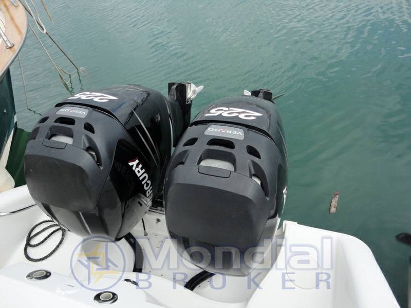 Boston whaler Boston 270 outrage