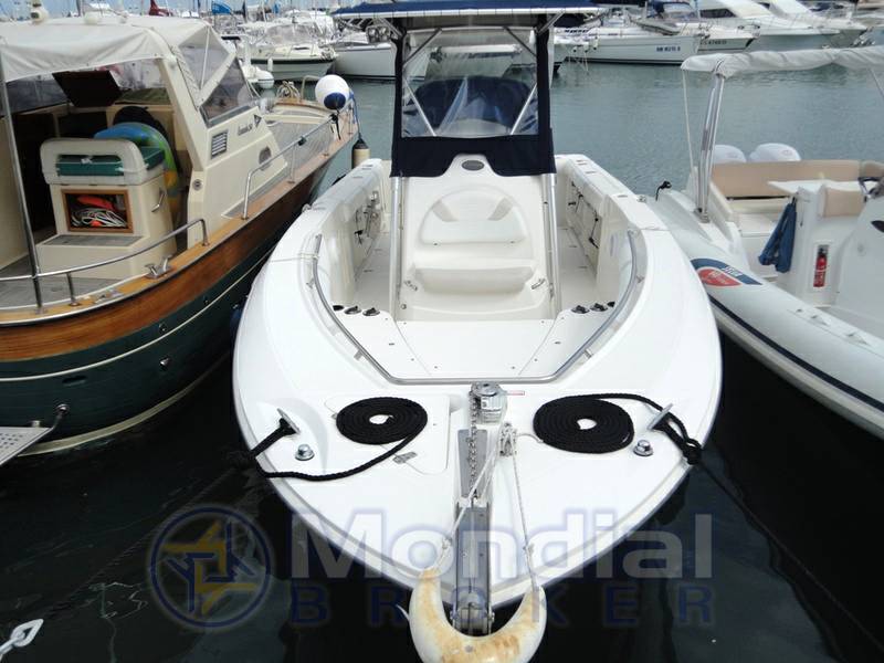 Boston whaler Boston 270 outrage