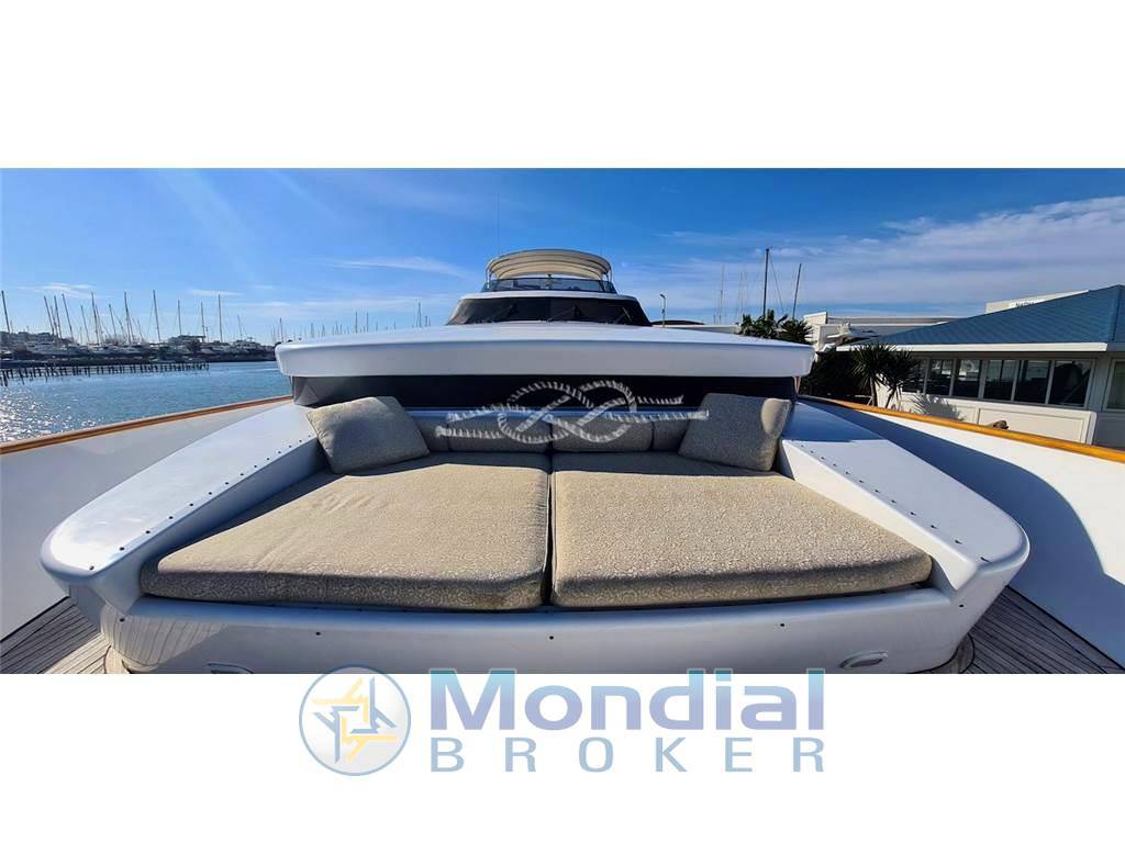 Cantieri di pisa Akhir 110 le charter