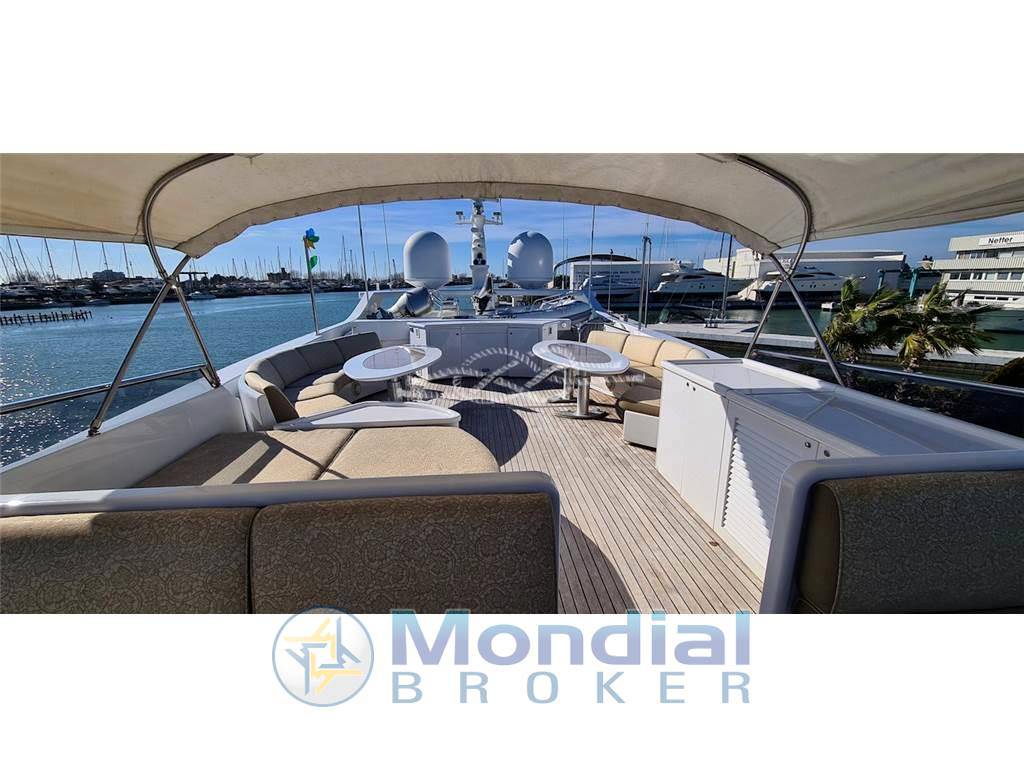 Cantieri di pisa Akhir 110 le charter
