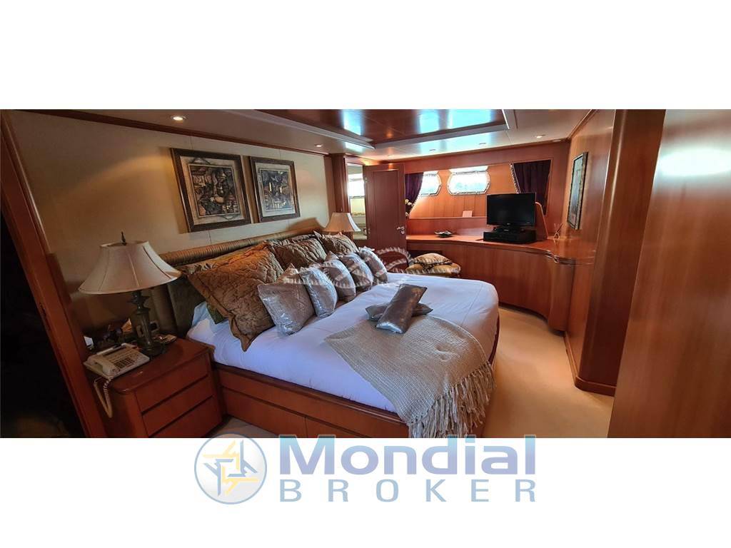 Cantieri di pisa Akhir 110 le charter