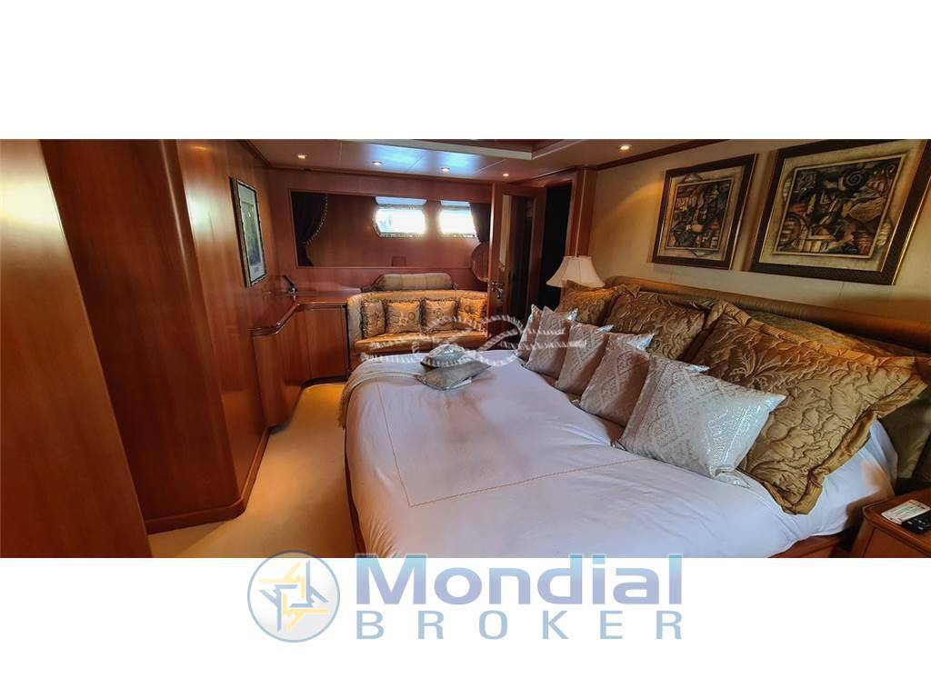 Cantieri di pisa Akhir 110 le charter