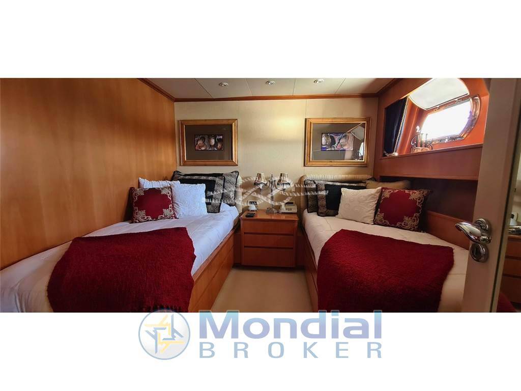 Cantieri di pisa Akhir 110 le charter