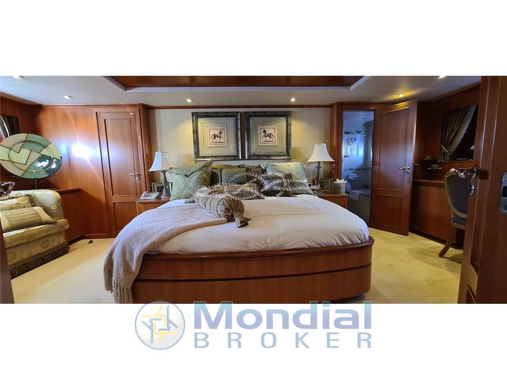 Cantieri di pisa Akhir 110 le charter