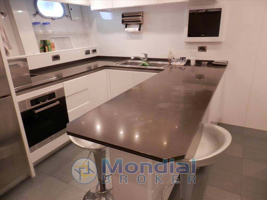 Cantiere navale arno Leopard 32 charter