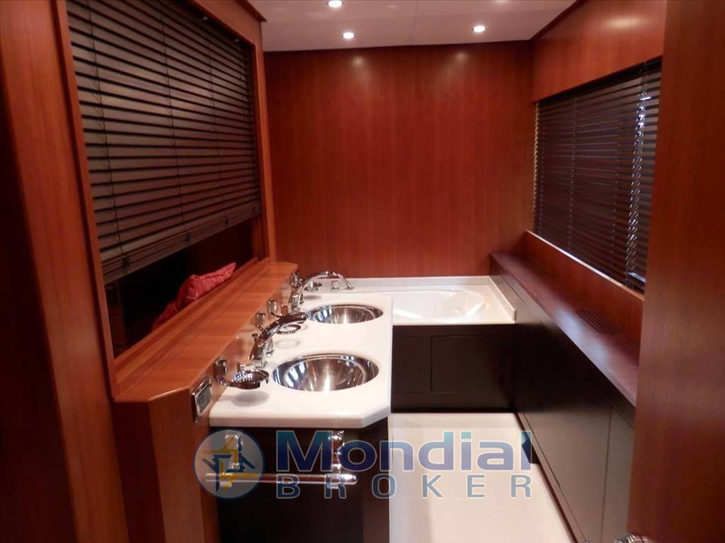 Cantiere navale arno Leopard 32 charter