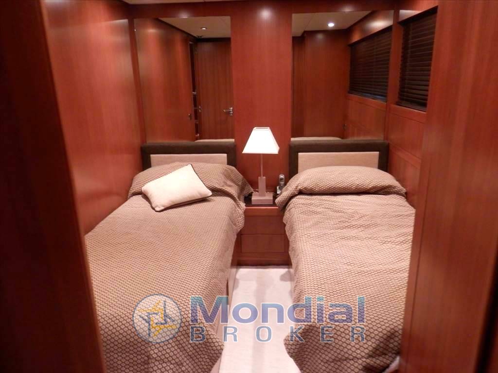 Cantiere navale arno Leopard 32 charter