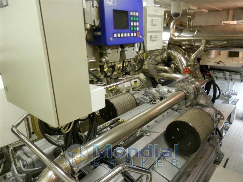 Cantiere navale arno Leopard 32 charter