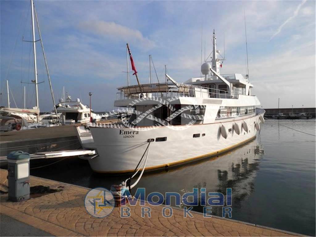 Camper & nicholson 40 charter