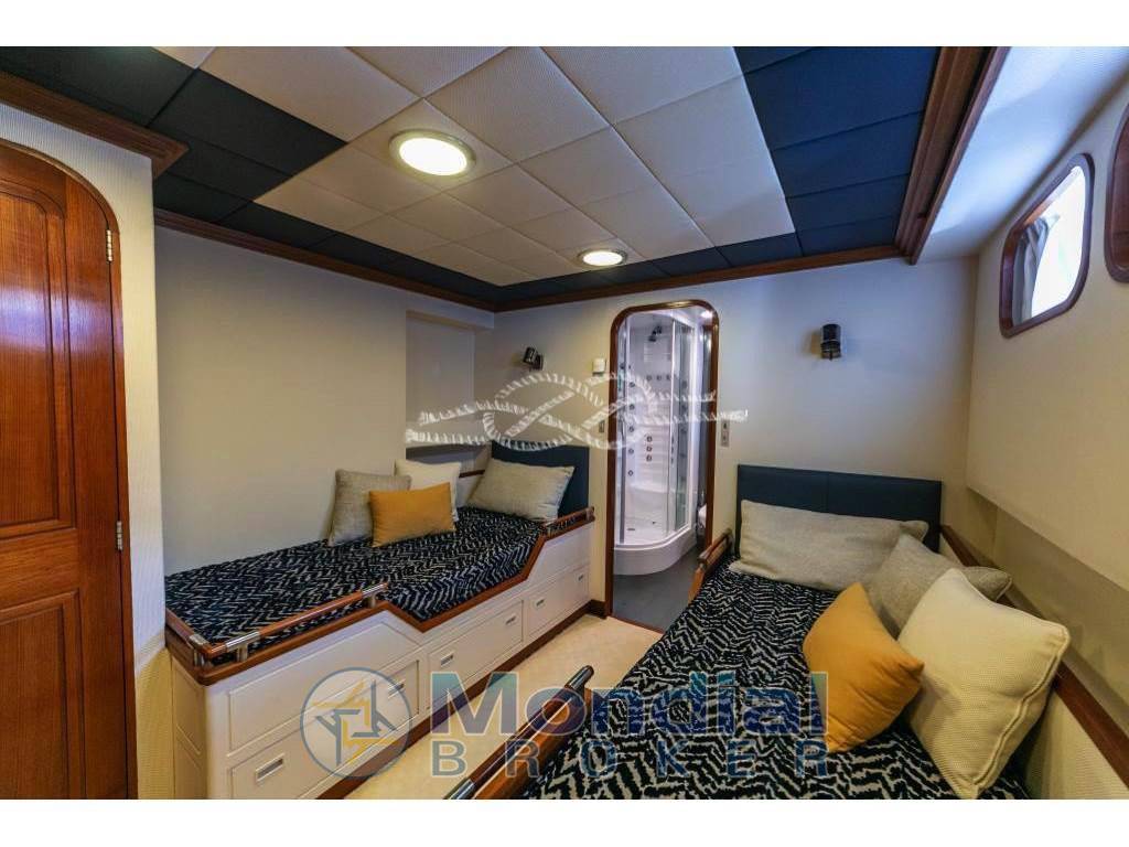 Camper & nicholson 40 charter