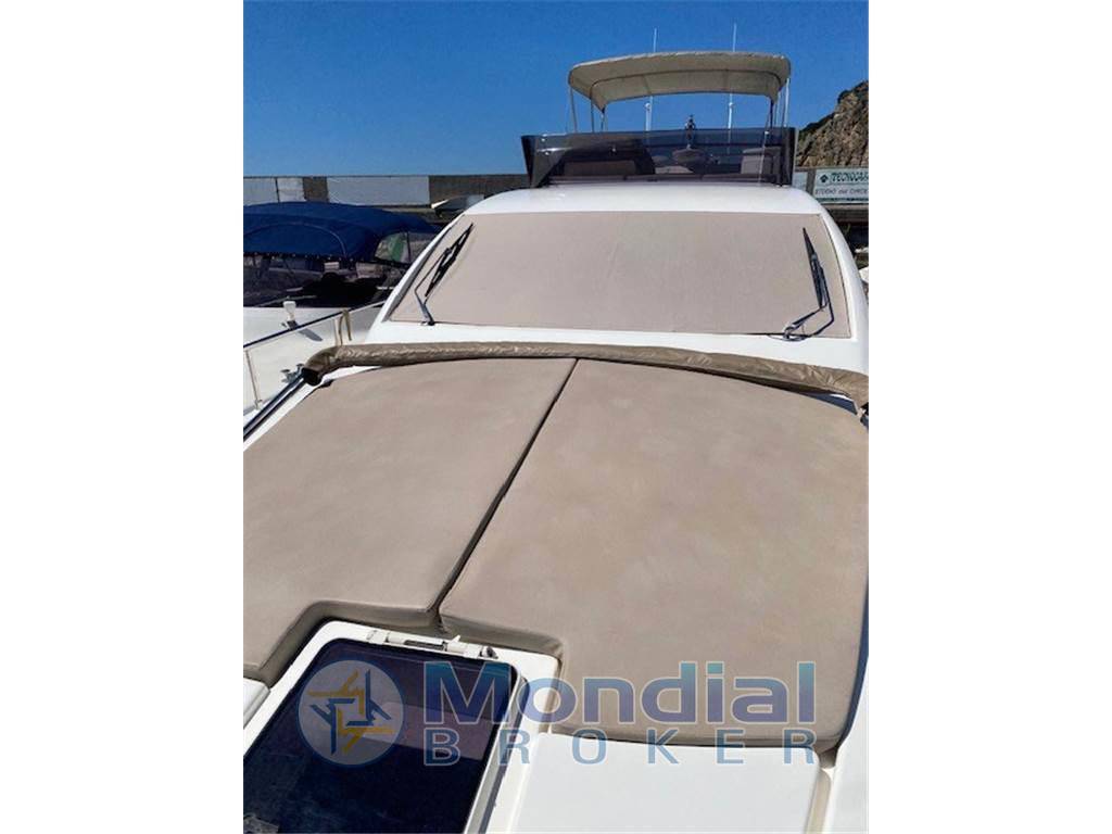 Ferretti yachts 560