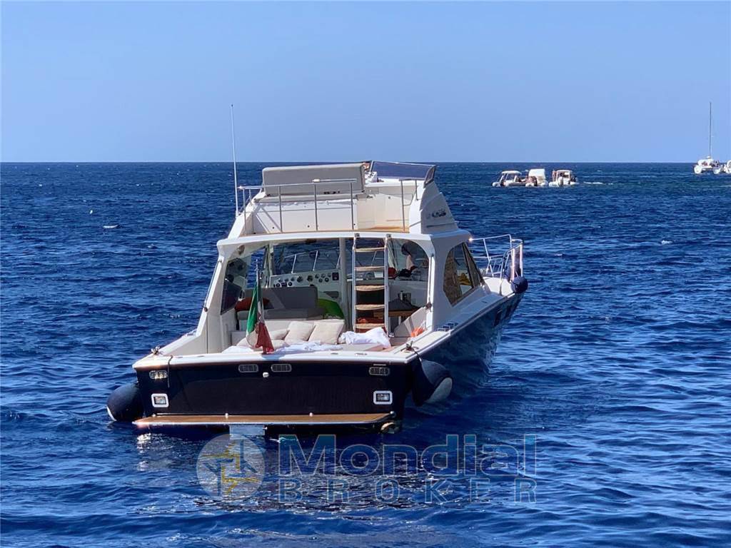 Magnum marine 38 sport fisherman
