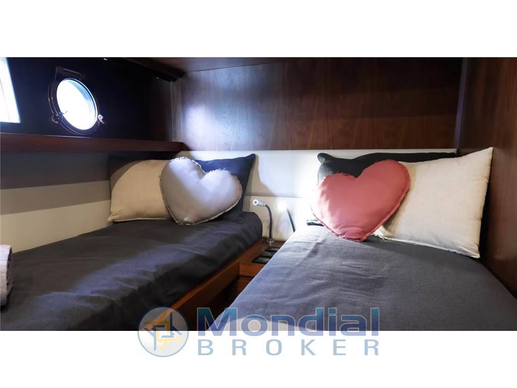 Sundeck 550 charter