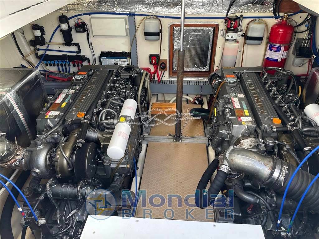 Luhrs 360 open