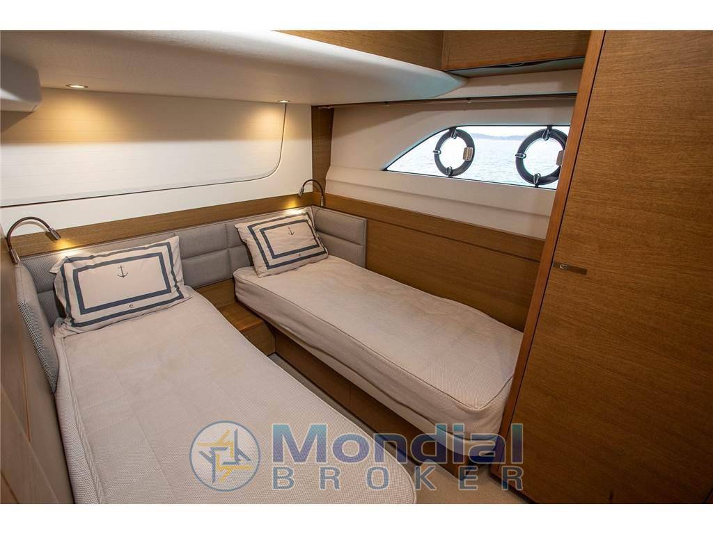 Princess yachts F70