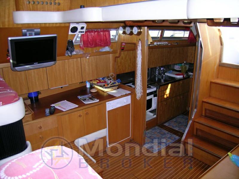 Ferretti Altura 53