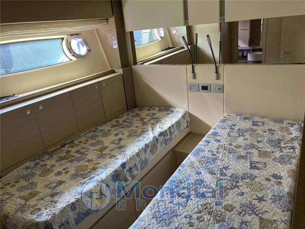 Ferretti 720