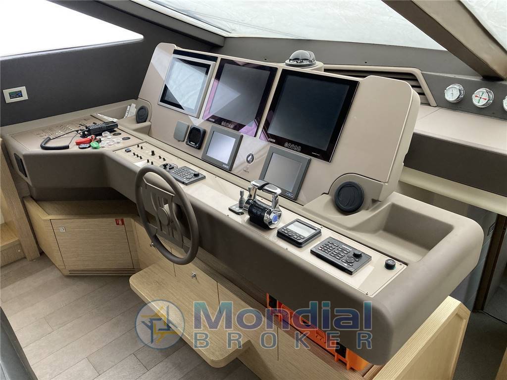 Ferretti 720